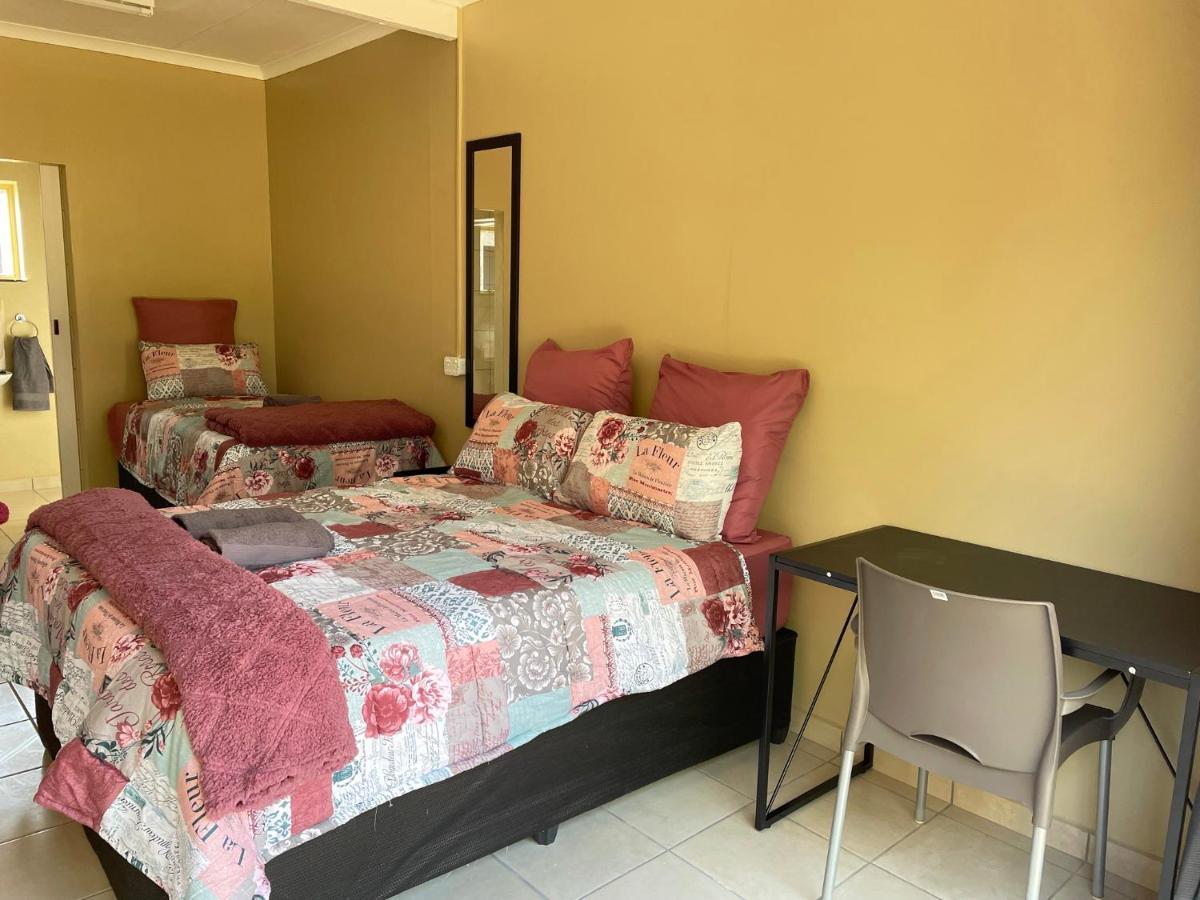 4 On Sirius Hotel Polokwane Bagian luar foto