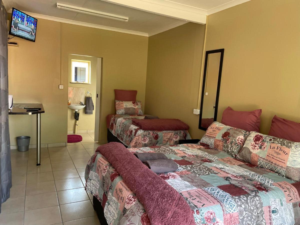 4 On Sirius Hotel Polokwane Bagian luar foto