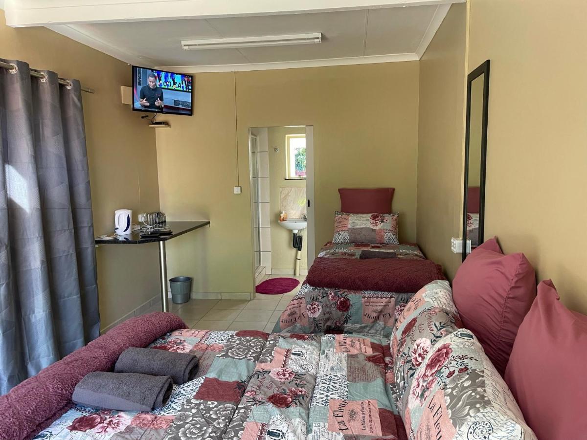 4 On Sirius Hotel Polokwane Bagian luar foto