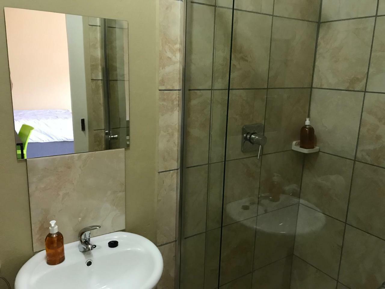 4 On Sirius Hotel Polokwane Bagian luar foto