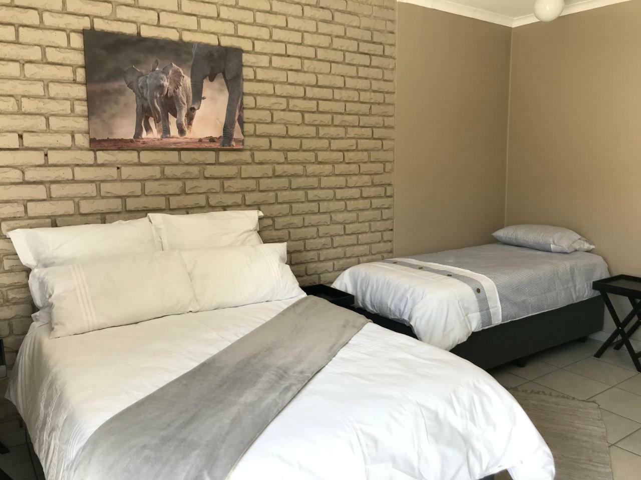 4 On Sirius Hotel Polokwane Bagian luar foto