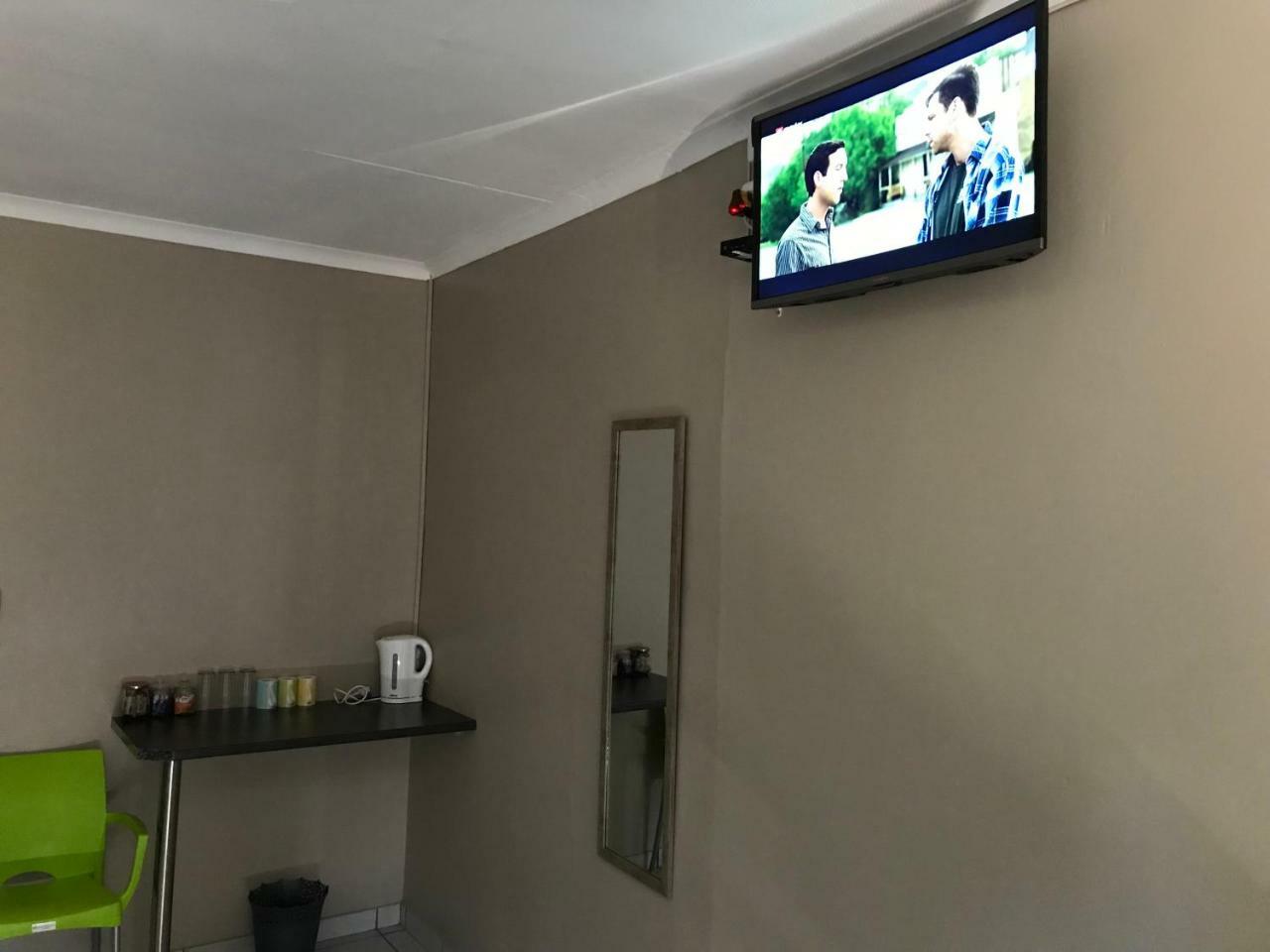 4 On Sirius Hotel Polokwane Bagian luar foto