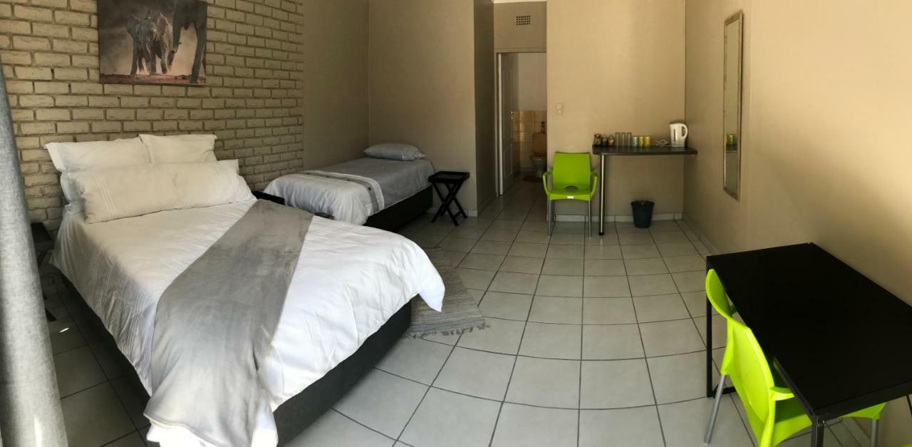 4 On Sirius Hotel Polokwane Bagian luar foto