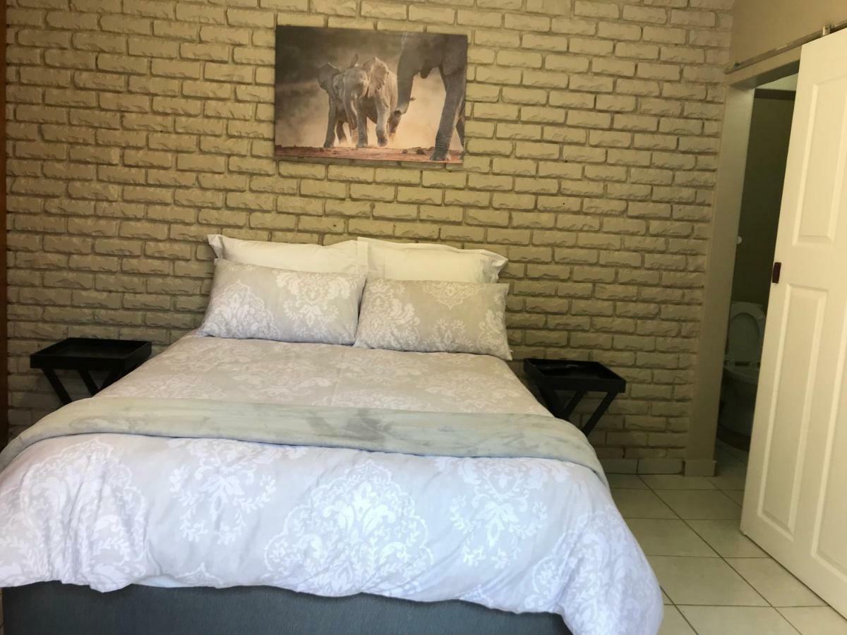 4 On Sirius Hotel Polokwane Bagian luar foto