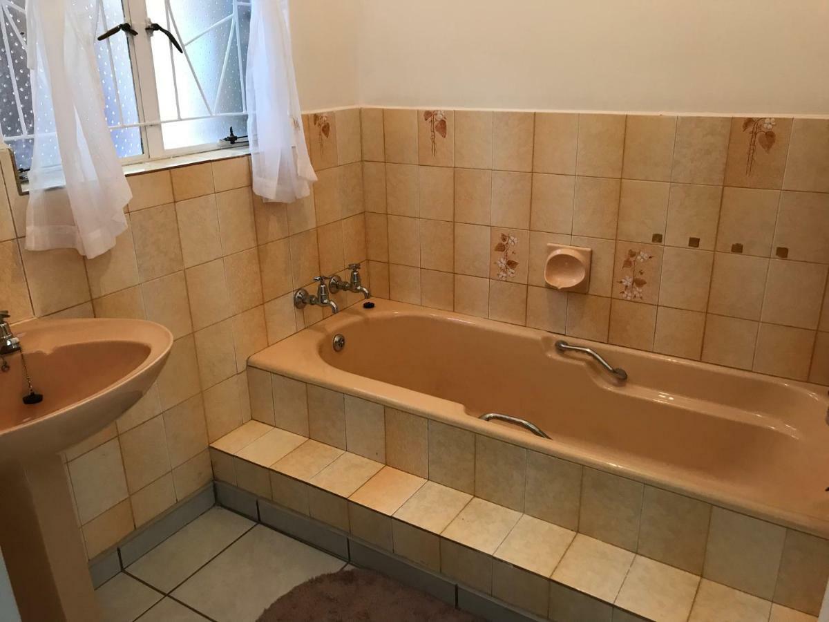 4 On Sirius Hotel Polokwane Bagian luar foto